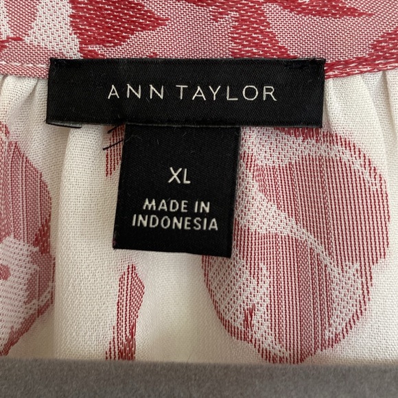 Ann Taylor
Springy
Flowy - Picture 3 of 5